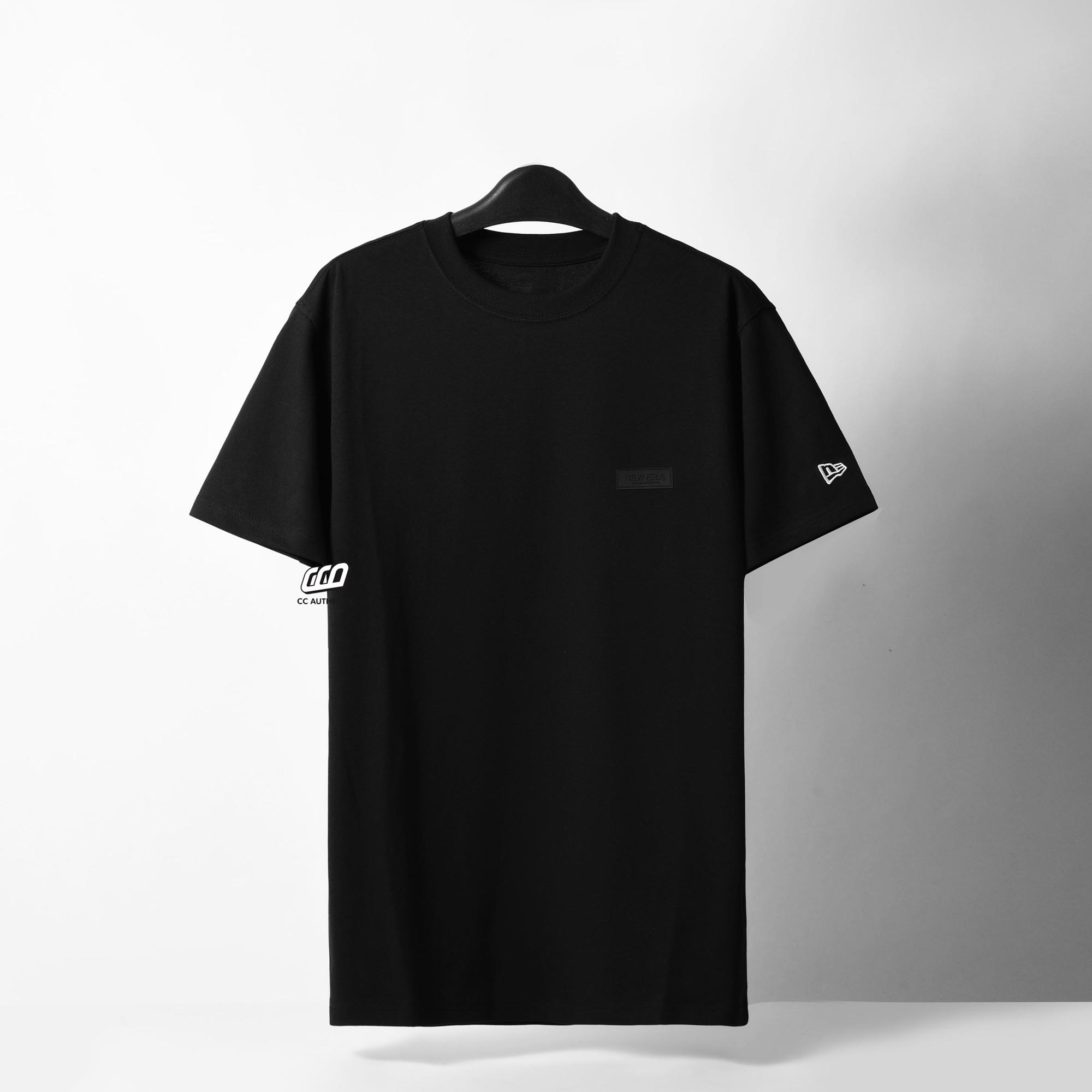 NEW ERA ZOOM UP LOGO T-SHIRT - BLACK