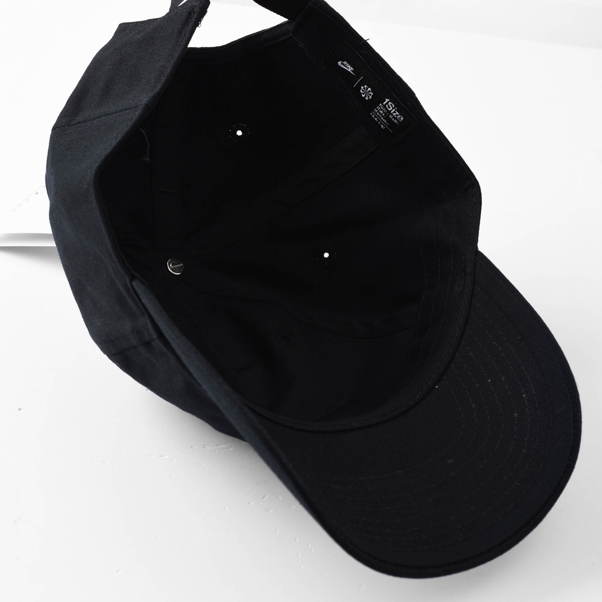 NIKE LINE SWOOSH CAP - BLACK