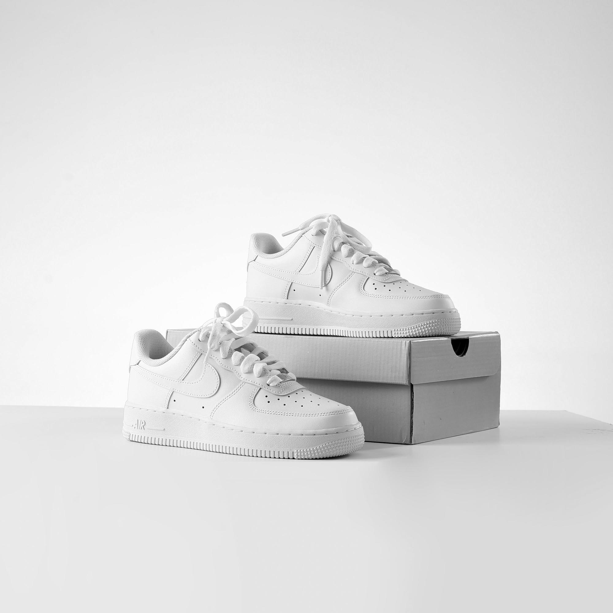 NIKE AIR FORCE 1 LOW GS - WHITE