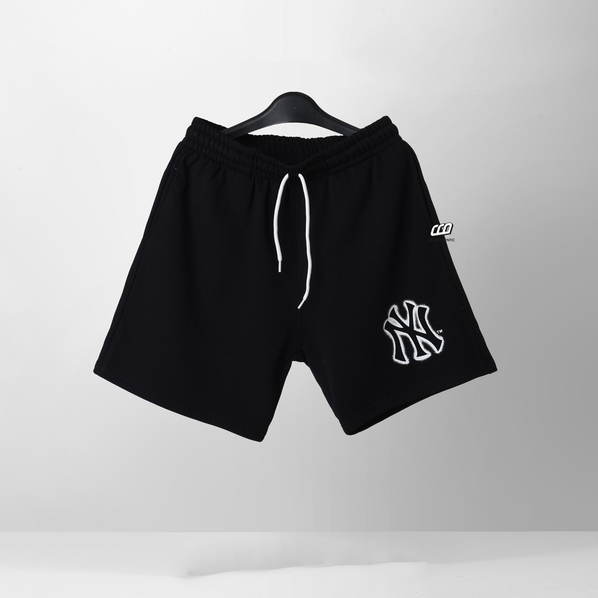 NEW ERA NEON LOGO SHORT - BLACK
