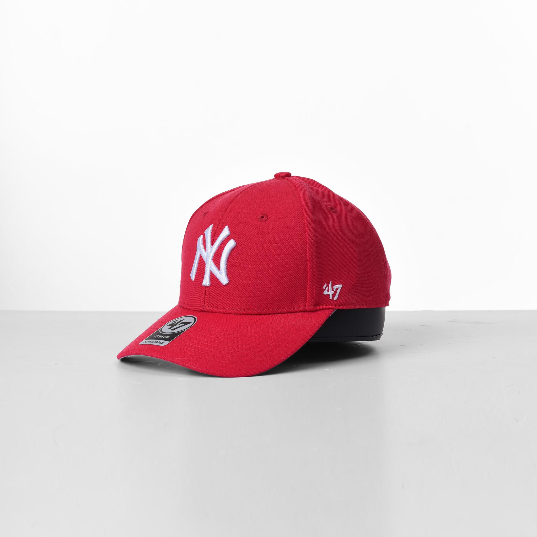 47 NY WHITE LOGO CAP - RED