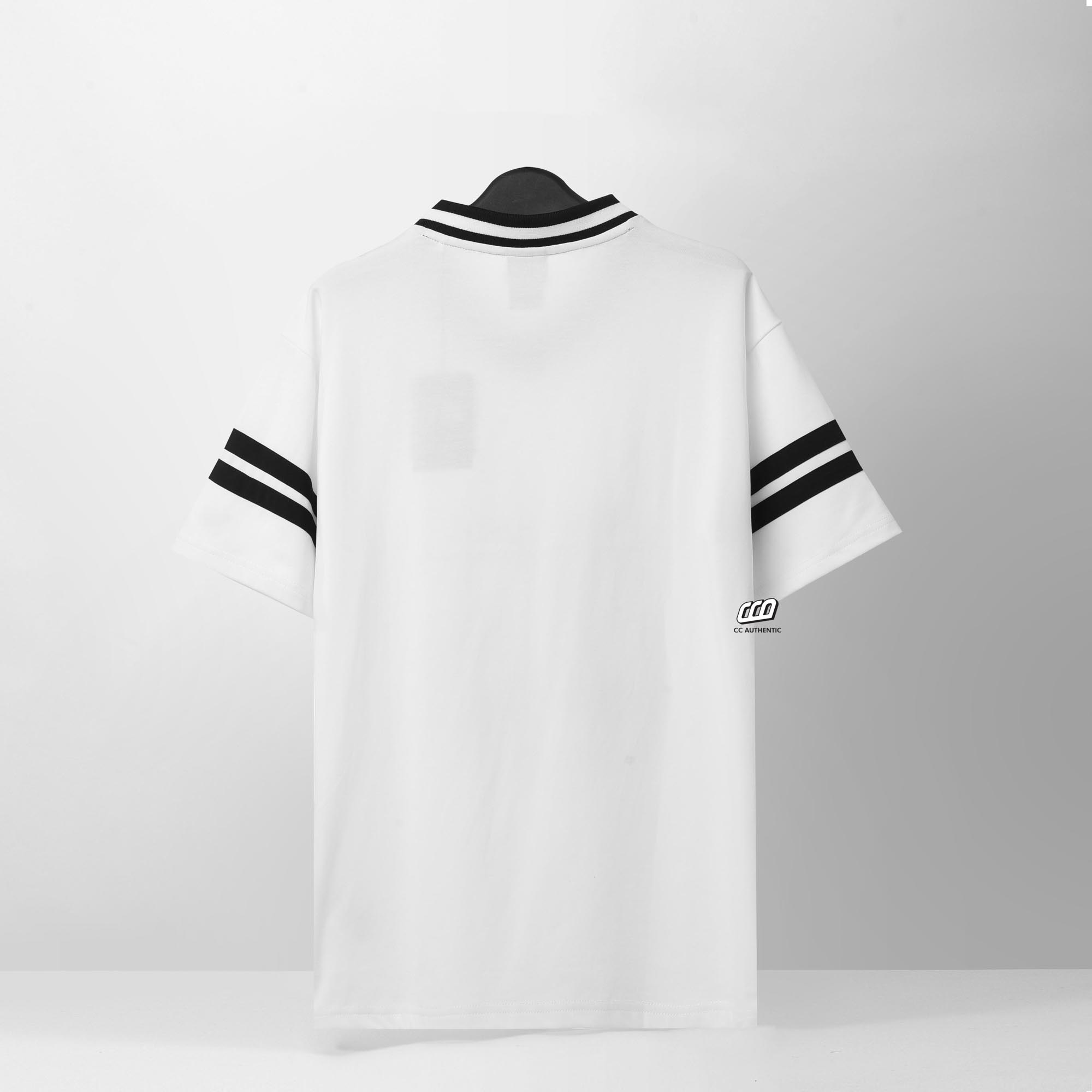 NEW ERA VARSITY SOCCER VNECK SHIRT - WHITE