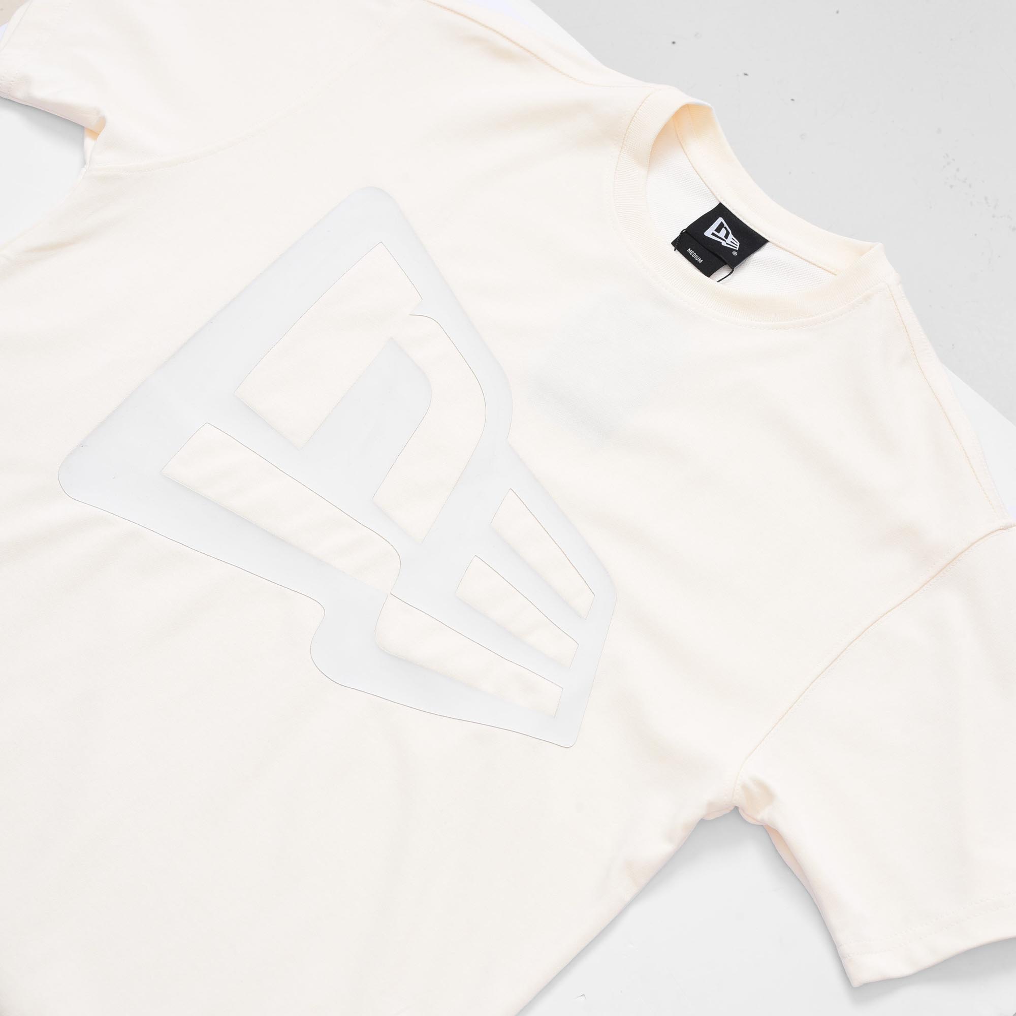 NEW ERA FLAG BIG LOGO T-SHIRT - IVORY