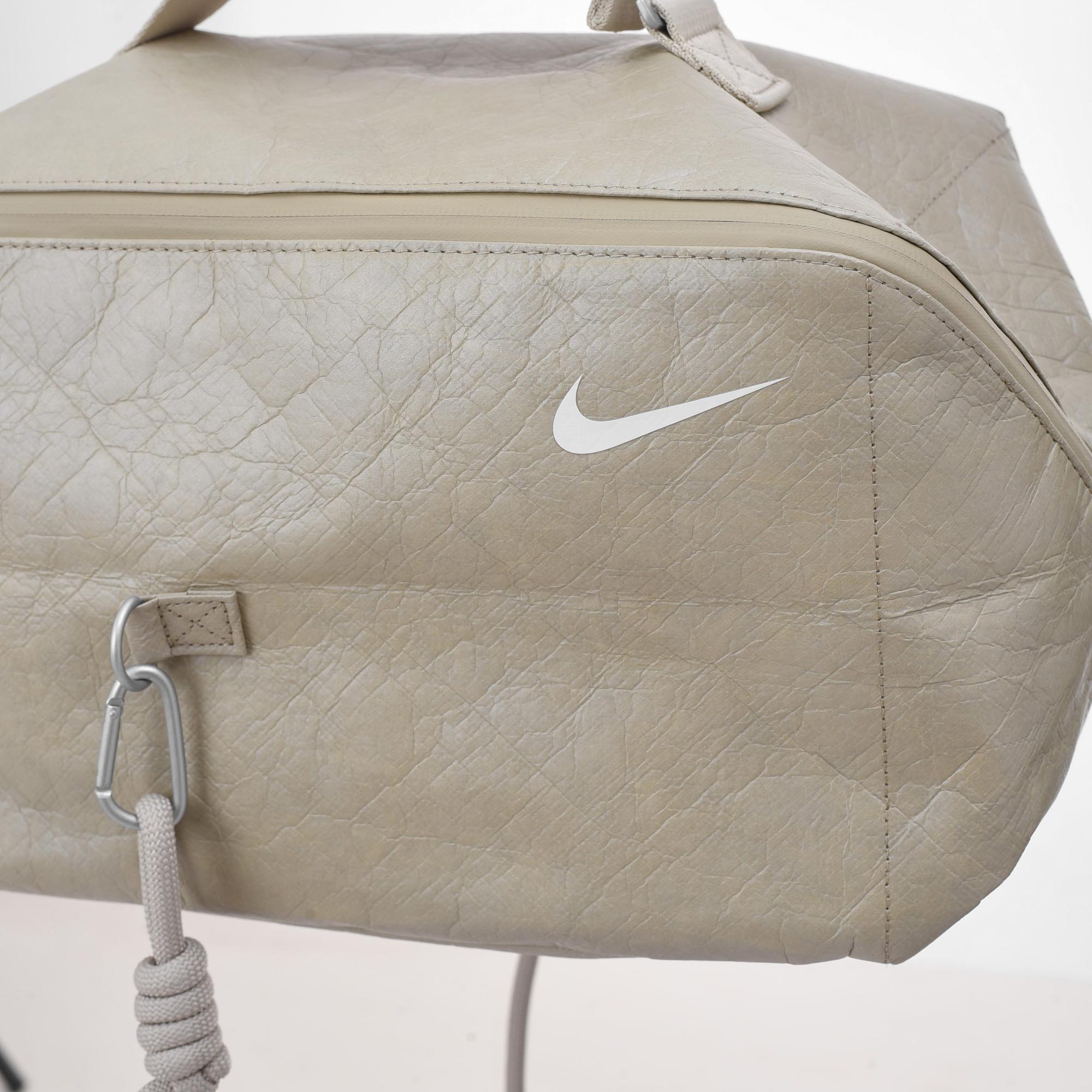 NIKE MEMBER LIMITED TREASURE STOREGE SPORTS EYE CATCHING SHOULDER BAG