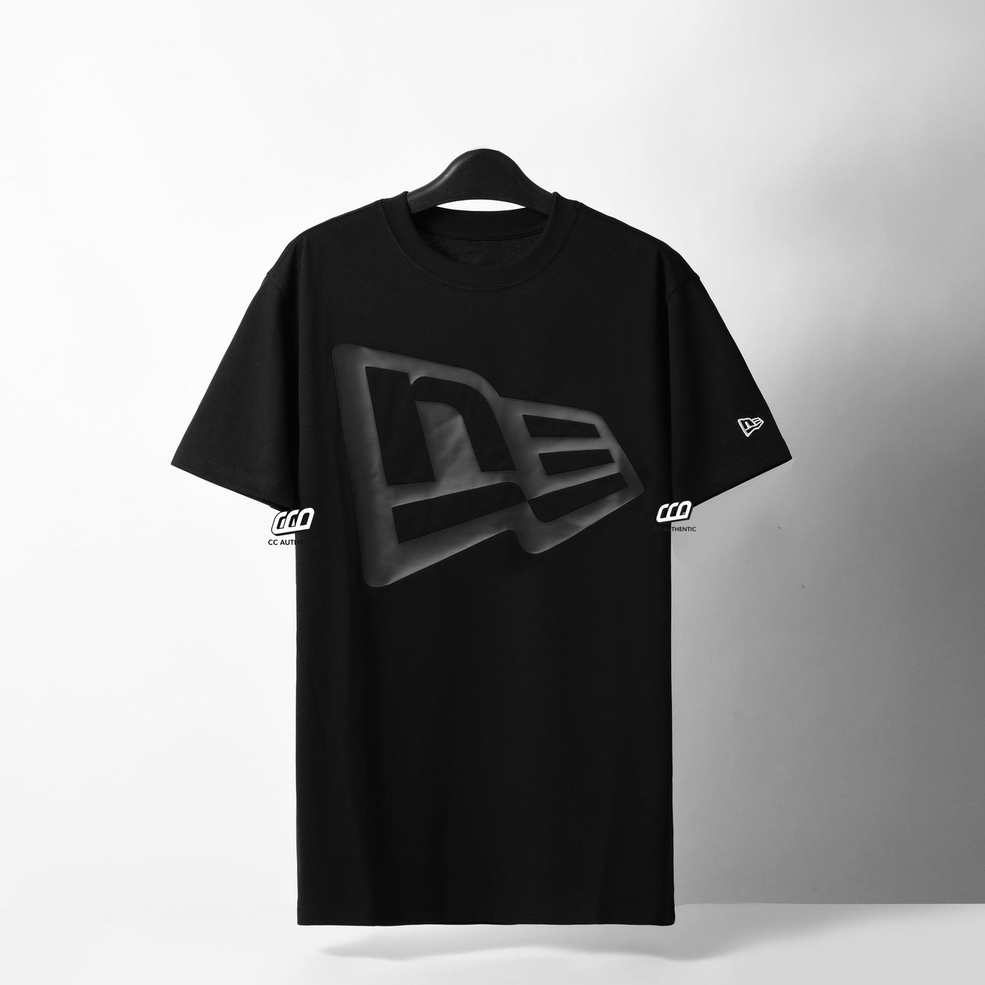 NEW ERA FLAG BIG LOGO T-SHIRT - BLACK