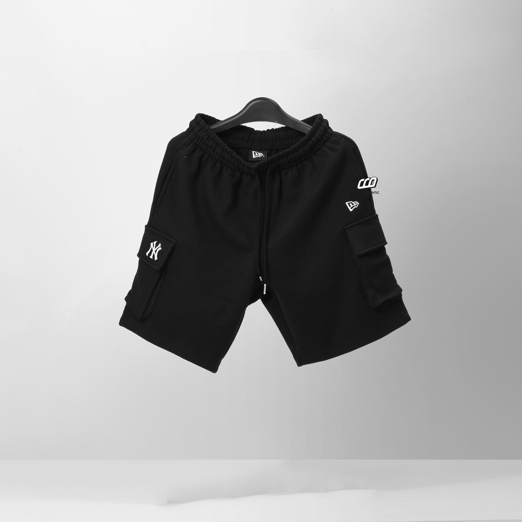 NEW ERA CARGO SHORT - BLACK