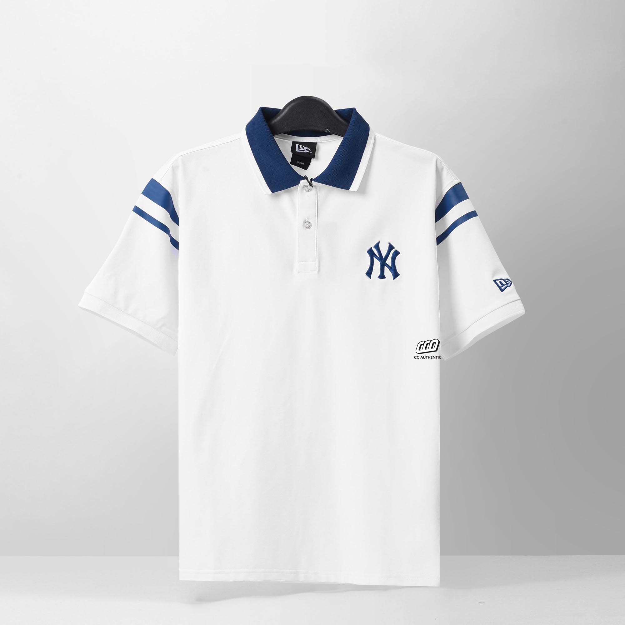 NEW ERA NYYK BLUE LOGO POLO SHIRT - WHITE