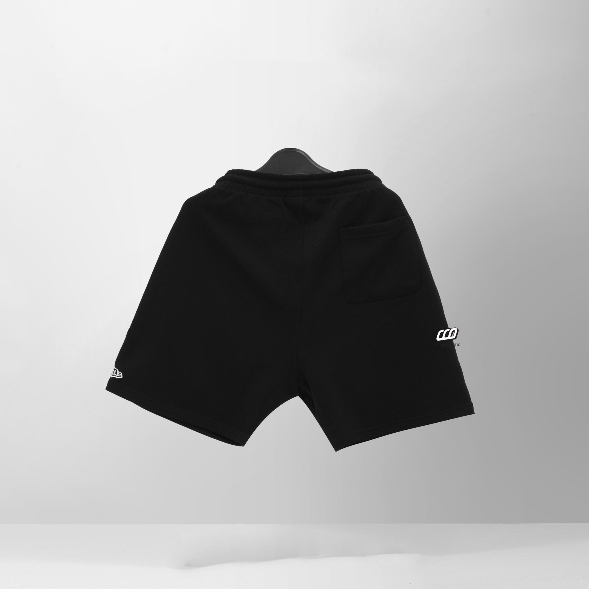 NEW ERA NEYYAN LOGO SHORT - BLACK