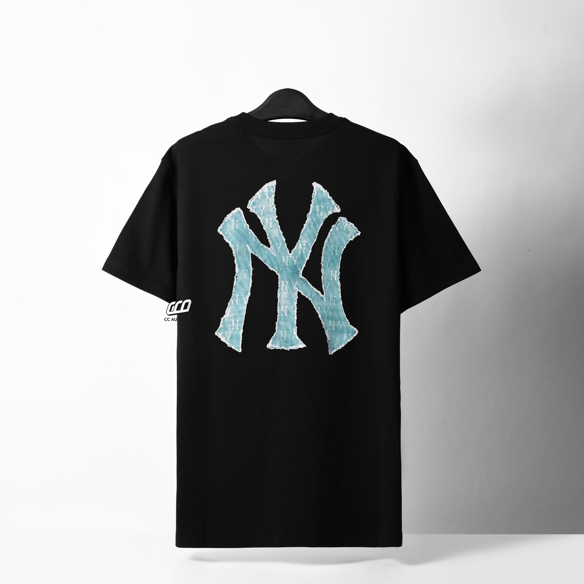 NEW ERA CLASSIC MONOGRAM T-SHIRT - BLACK