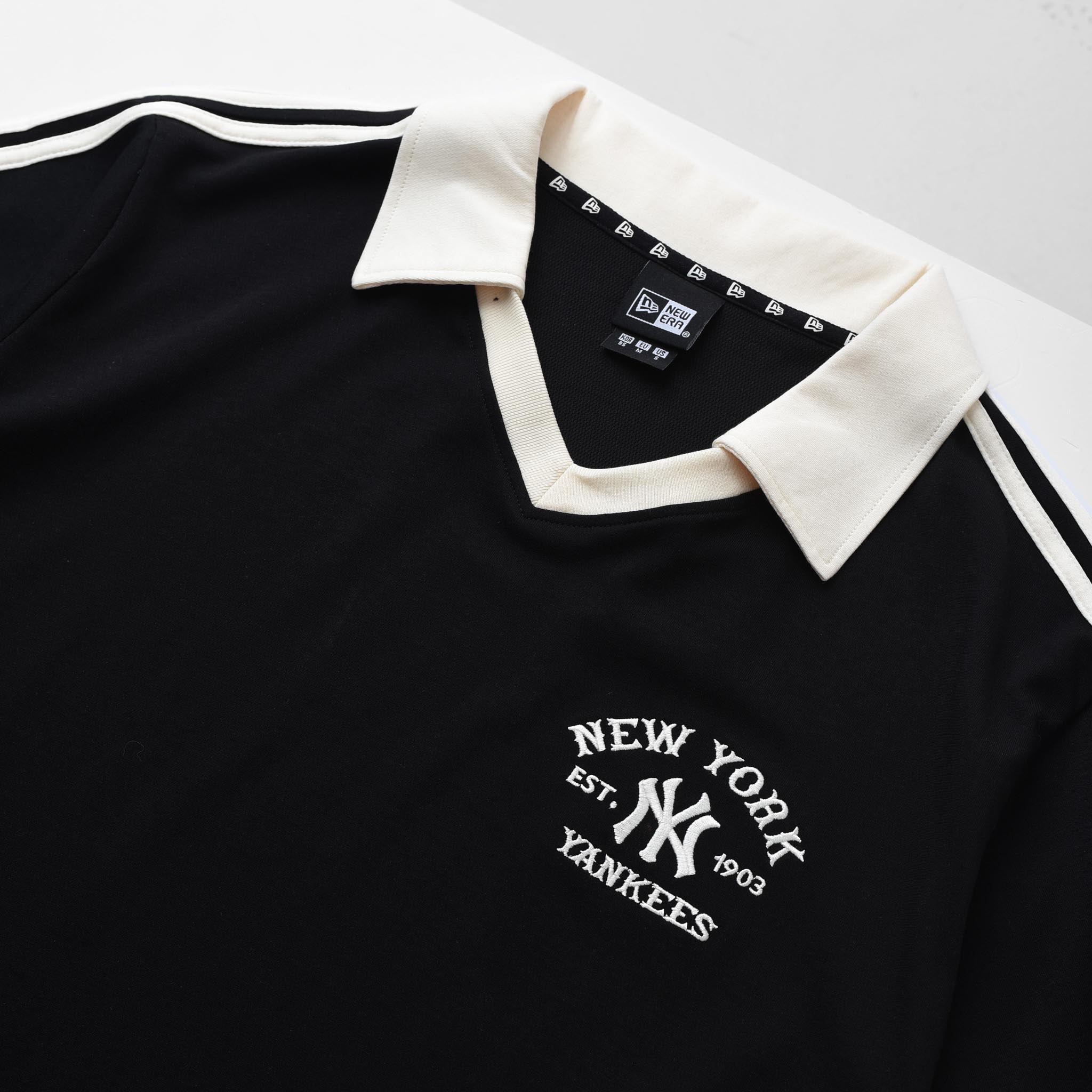 NEW ERA EMBROIDERED 1903 POLO SHIRT - BLACK